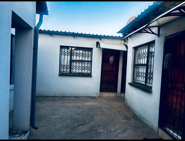 8 BEDROOM FREESTANDING FOR SALE IN BIRCH ACRES